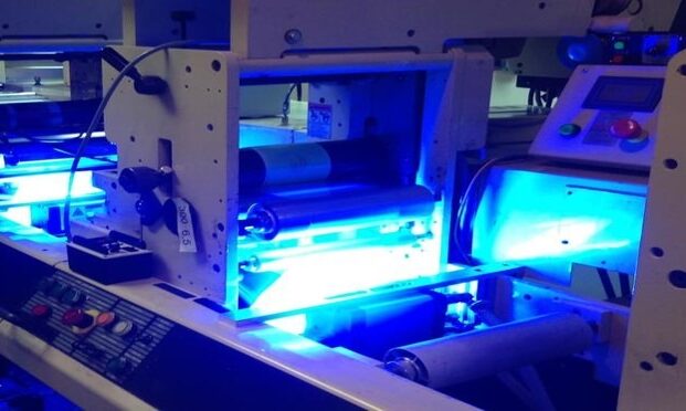 proses mesin UV coating