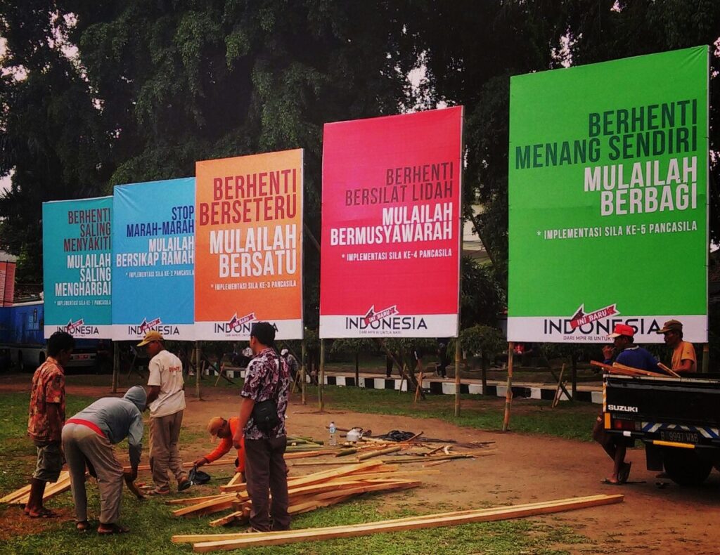 21 Macam-macam Ukuran Spanduk Standar Di Masyarakat - Maxipro