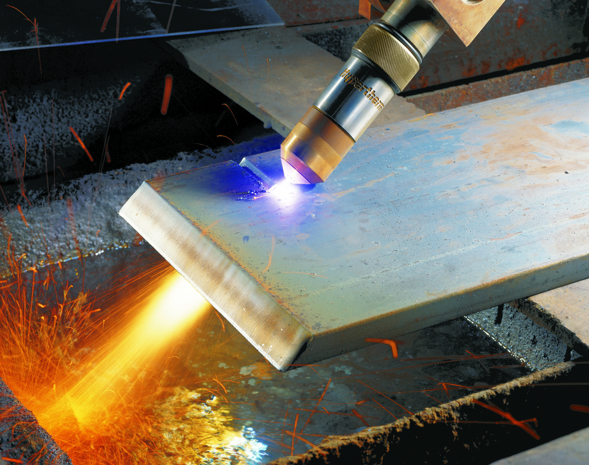 Perbedaan Plasma Cutting (CNC) vs Laser Cutting (CO2) - Maxipro