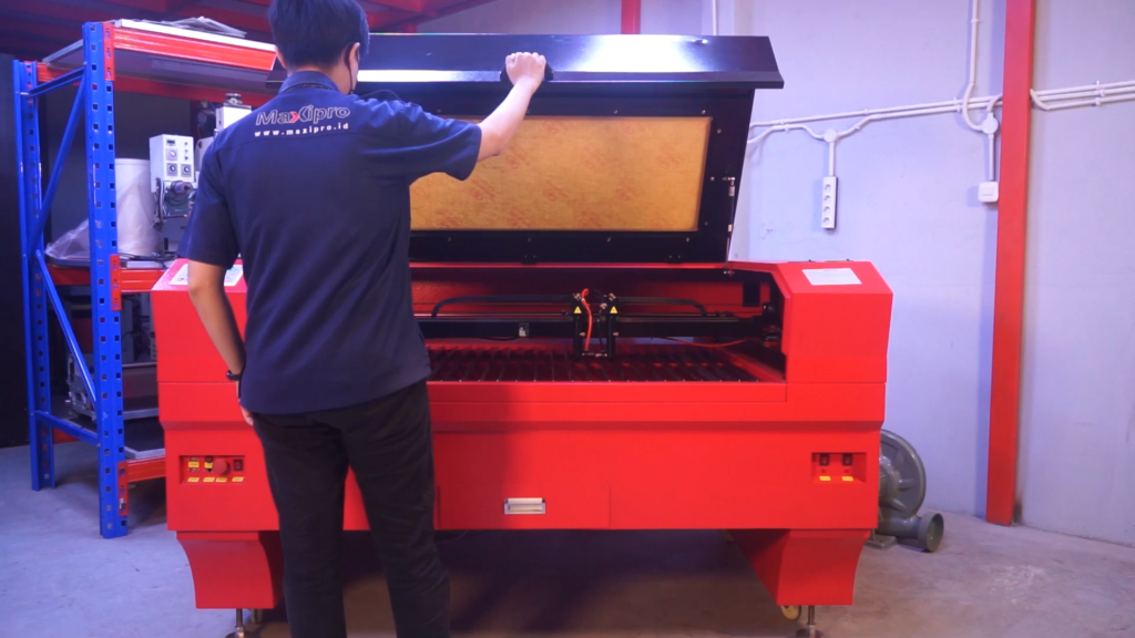 Mesin Laser Cutting Telson 1390 untuk potong kain
