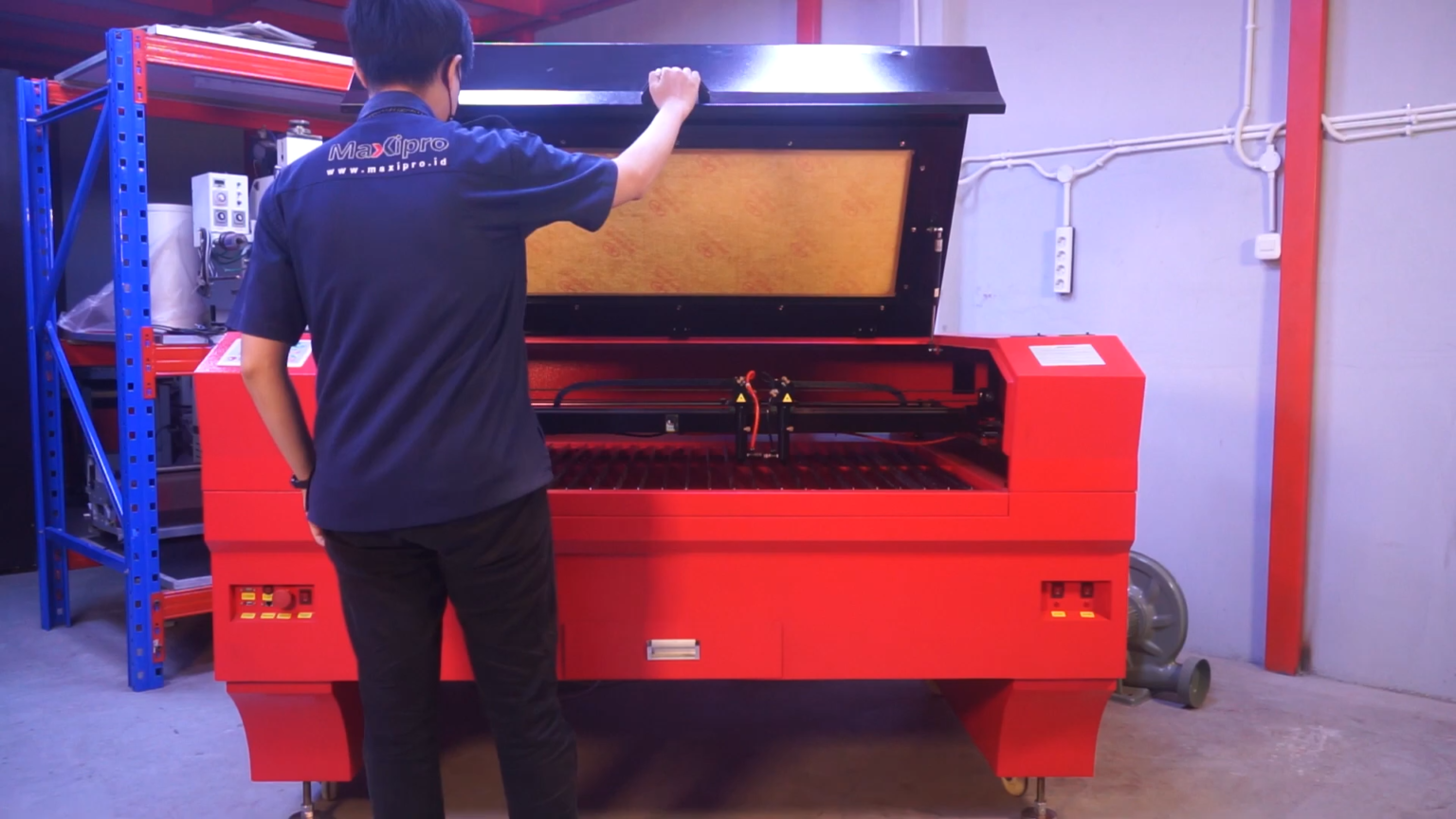 Mesin Laser Cutting (CO2) Untuk Potong Kain Dan Tekstil - Maxipro