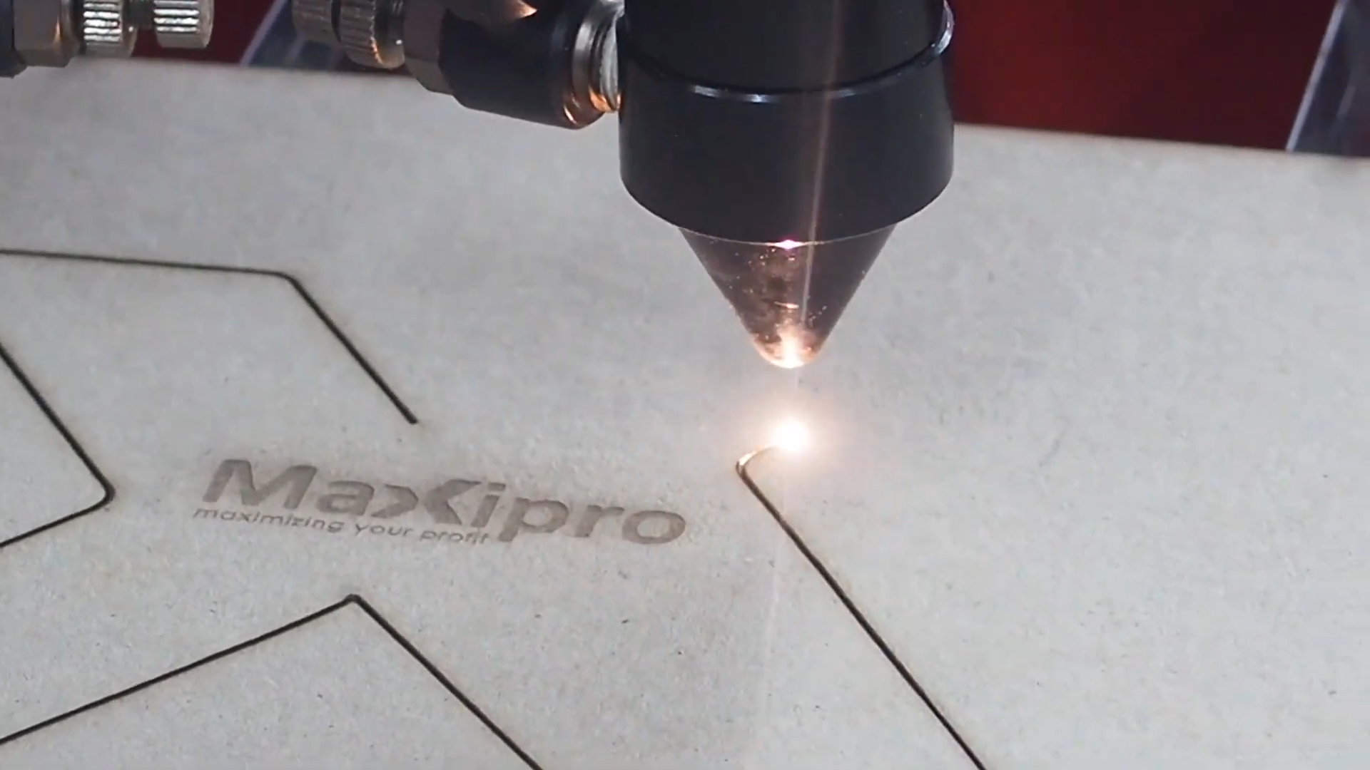 Perbedaan Plasma Cutting (CNC) Vs Laser Cutting (CO2) - Maxipro