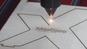 Proses Cutting / Grafir dengan Mesin Laser