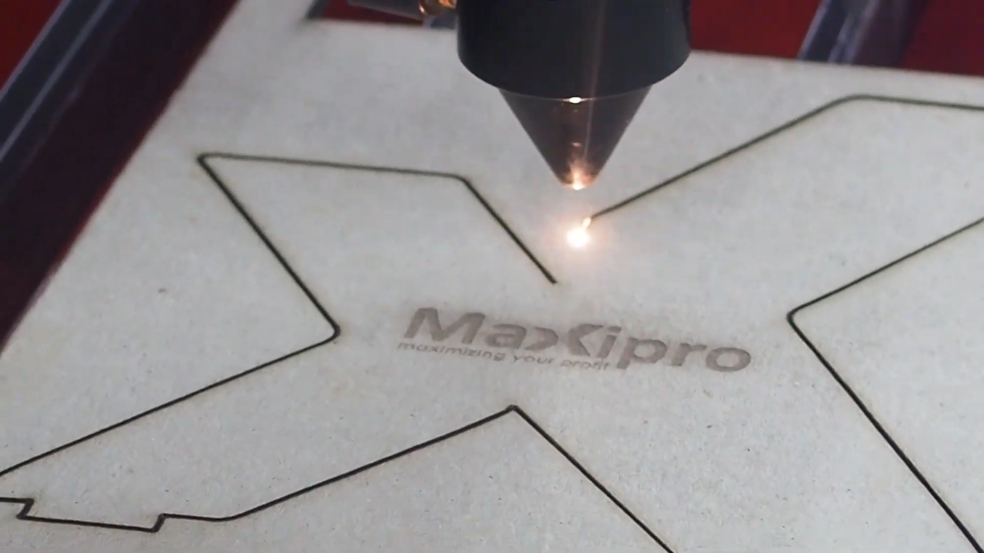 Apa Itu Laser Cutting? Pengertian, Keunggulan, dan Fungsi Maxipro