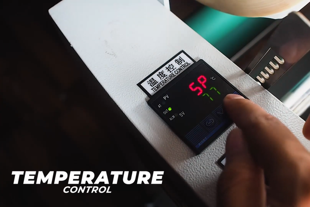 Pengaturan suhu mesin laminasi roll panas