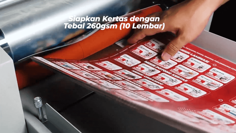 Siapkan kertas 260gsm sebanyak 10 lembar