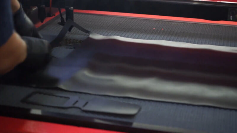 Mesin Laser Cutting untuk Potong Bahan Kulit
