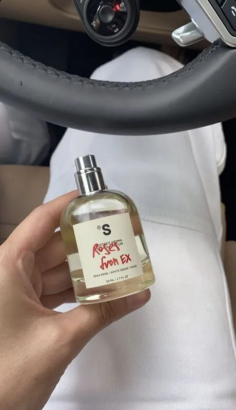 stiker parfum estetik