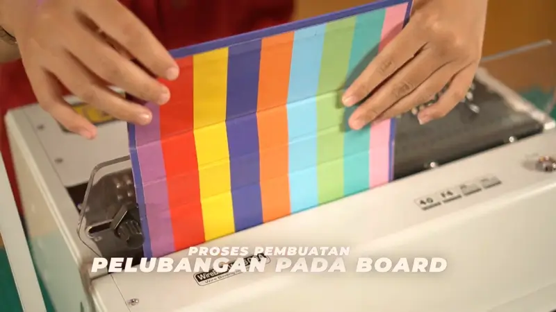 Membuat Kalender dengan Mesin Jilid Spiral Elektrik DW600A-HZST