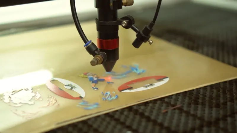 Proses Cutting Standee Akrilik dengan Mesin Laser Cutting Telson 150W JY9060